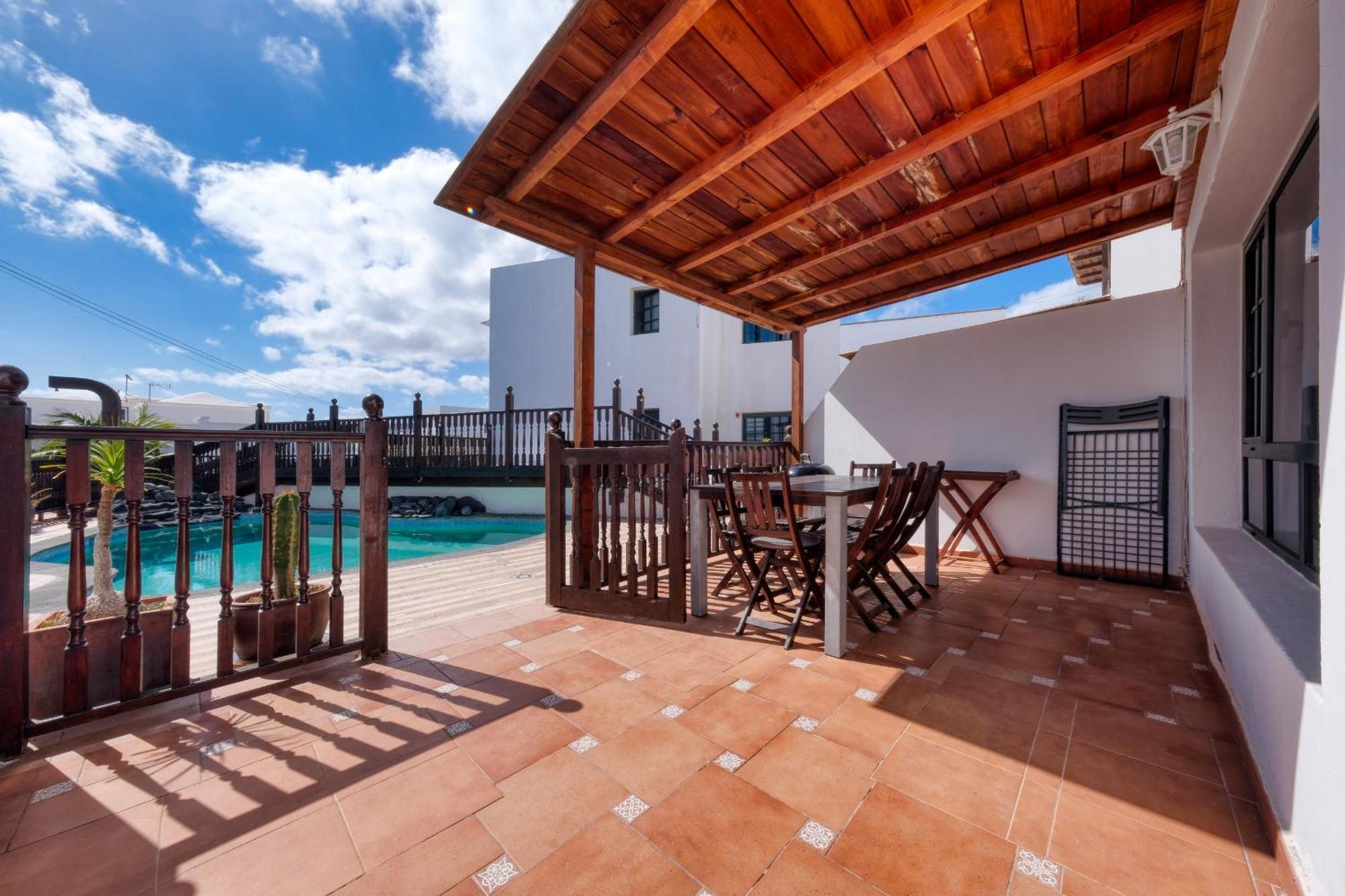 Casa Hibiscus - Shared Pool - Close To Seafront Promenade Punta Mujeres Exterior photo